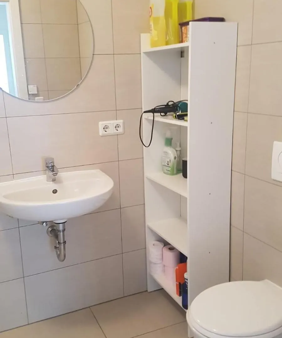 Elegant Room - Steps From Luxembourg Train Station 0*,  לוקסמבורג