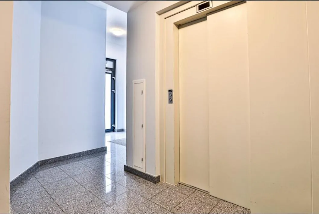 Elegant Room - Steps From Luxembourg Train Station