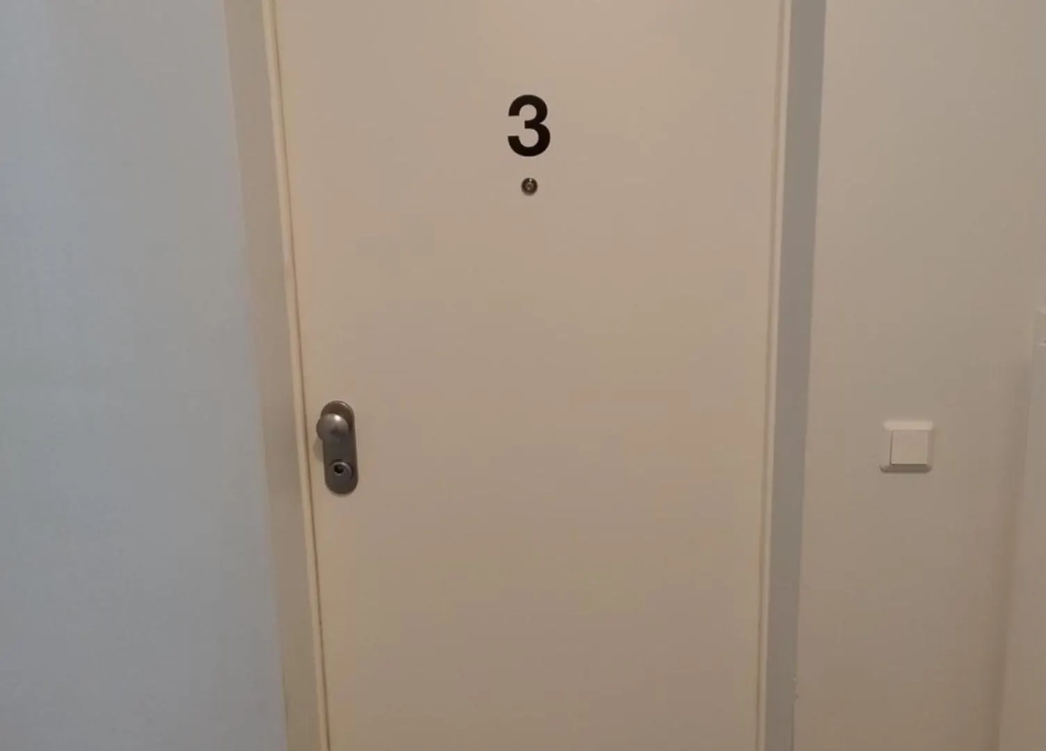 Elegant Room - Steps From Luxembourg Train Station דירה