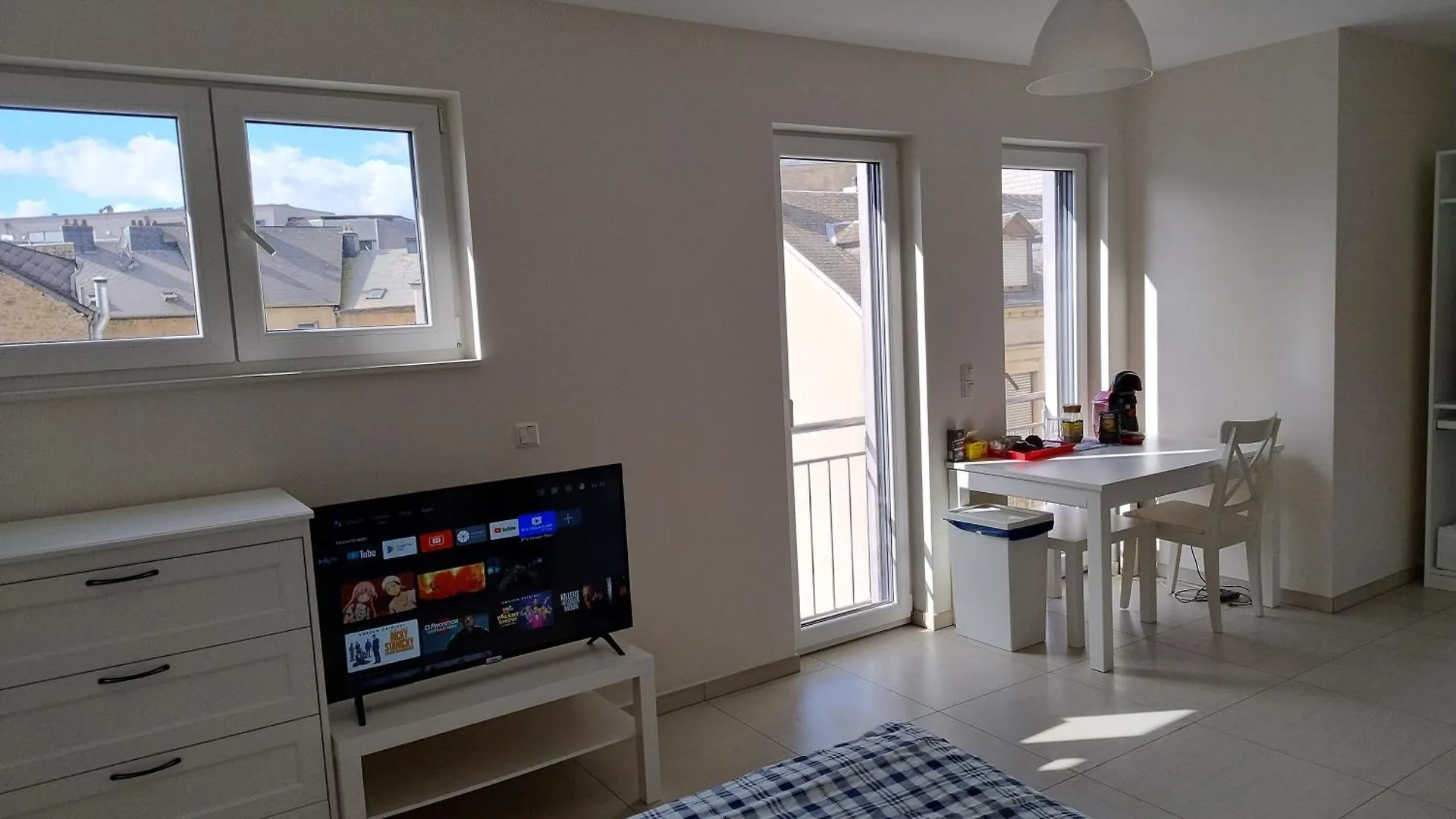Elegant Room - Steps From Luxembourg Train Station